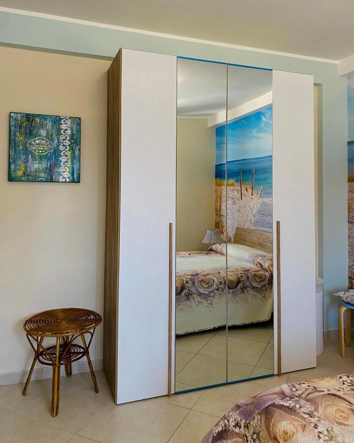 I Due Delfini Apartment Taranto Bagian luar foto